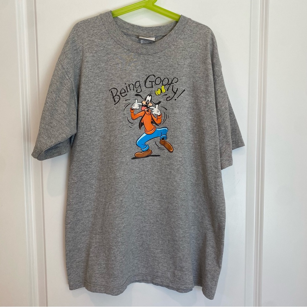 Adult Disney Gray Short Sleeve T-Shirt With Goofy Character Graphic - Large